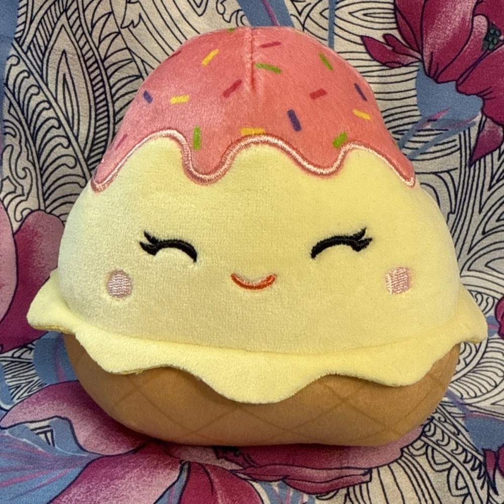 Squishmallows Shannon Vanilla Ice Cream 5" Pink Topping Dessert Plush